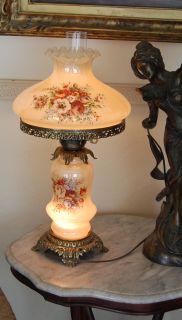 VINTAGE GWTW Hurricane Lamp in very good condition measuring 20 tall