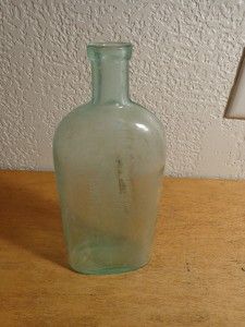 Lydia E Pinkhams Vegetable Compound Glass Bottle 14 1 2 ozs Embossed