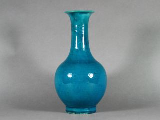 An 18th century Chinese porcelain monochrome turquoise vase, Qianlong