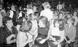 1964 35mm Negs Crowds of Beatles at Amphitheater  18