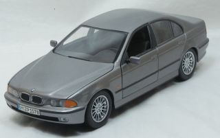 Minichamps BMW 5er E39 1 24 grau silber metallic BMW Werbemodell