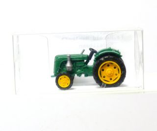 Mehlhose 101 H0 , Traktor Famulus grün , Felgen gelb , Neu in OVP