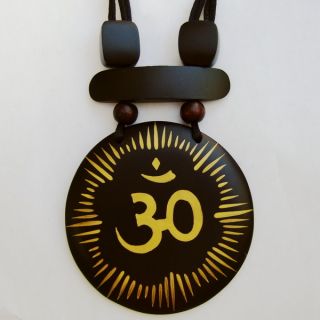 Halskette Anhänger Holz Amulett Om Design N132