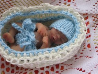 OOAK Baby Miniatur handmodelliert Unikat 7cm Zertifikat 4263345330027