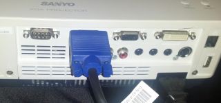 Sanyo PLC XU355A Hochleistungs Beamer ♦ 3500 Ansi ♦ DVI / HDMI