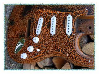 Gitarren Korpus / Body stratocaster orange schwarz krakeliert