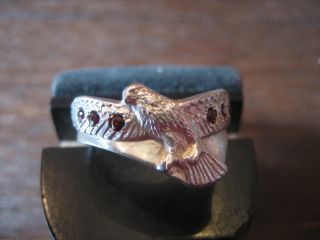 Granat Ring Krafttier Adler im Flug Granaten Silber
