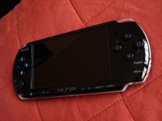 NEU Sony PSP 3004 + 4GB Speicher + 2 Games + Case ++