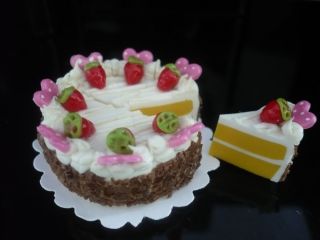 Chocolate Sliced Cake Fruit Top Dollhouse Miniatures (L3.5cm) Food
