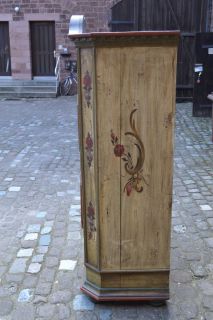 Antiker Bauernschrank Massivholz,wohl aus der zeit um 1840 bemahlt mit