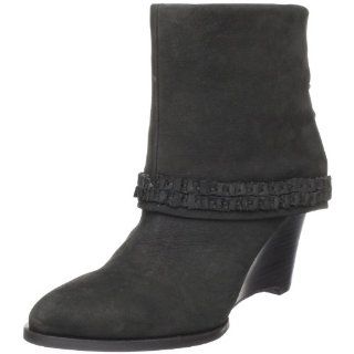 B. MAKOWSKY Womens Addison Ankle Boot Shoes