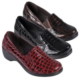 Journee Collection Womens Karl 04 Faux Leather Croc Print Clogs